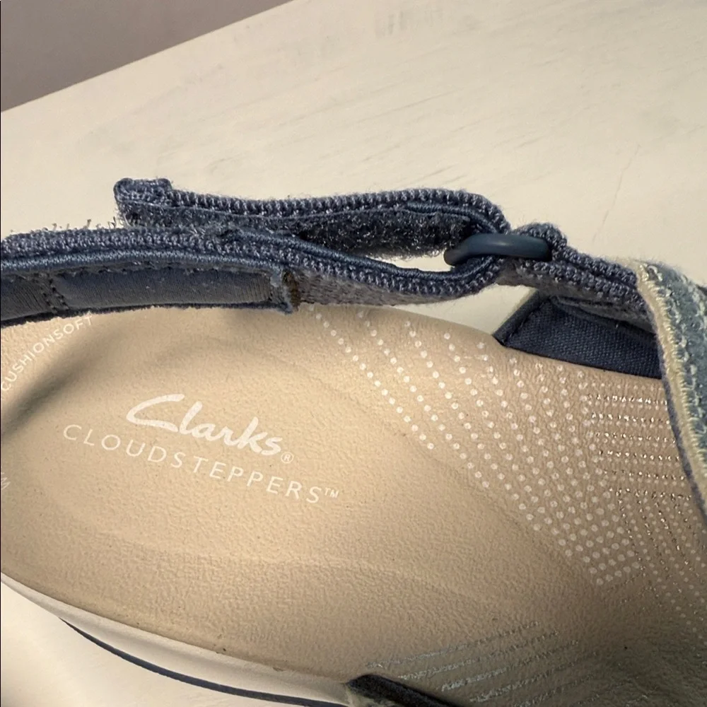 Clarks Sandals Size 10 M.  NWT - Picture 4 of 5